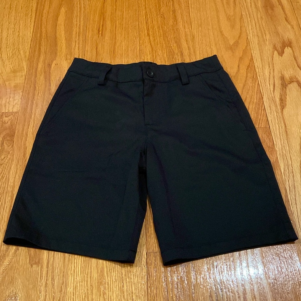 Under Armour Boys’ Medium Athletic Golf Shorts.  Adjustable waist. Worn once!